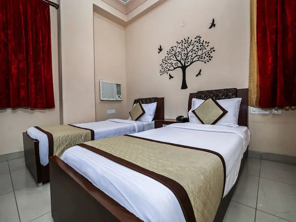 OYO 16050 Amer City Heritage Hotel