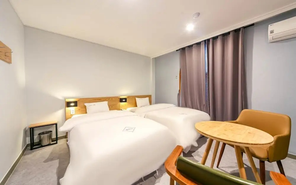 Zeus Motel