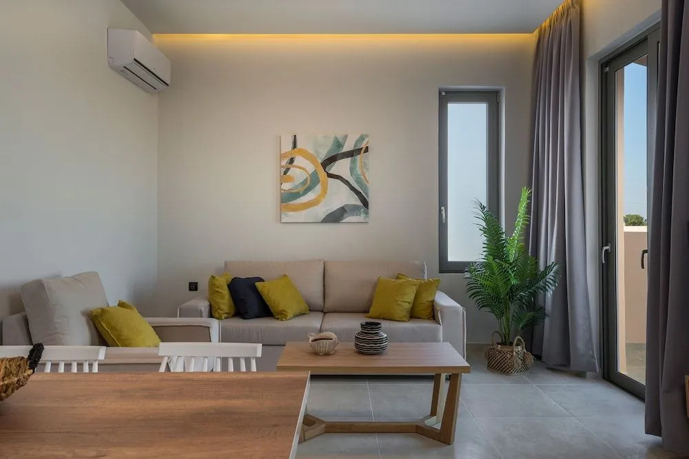 Aegean Breeze Luxury Apartments next to the sea