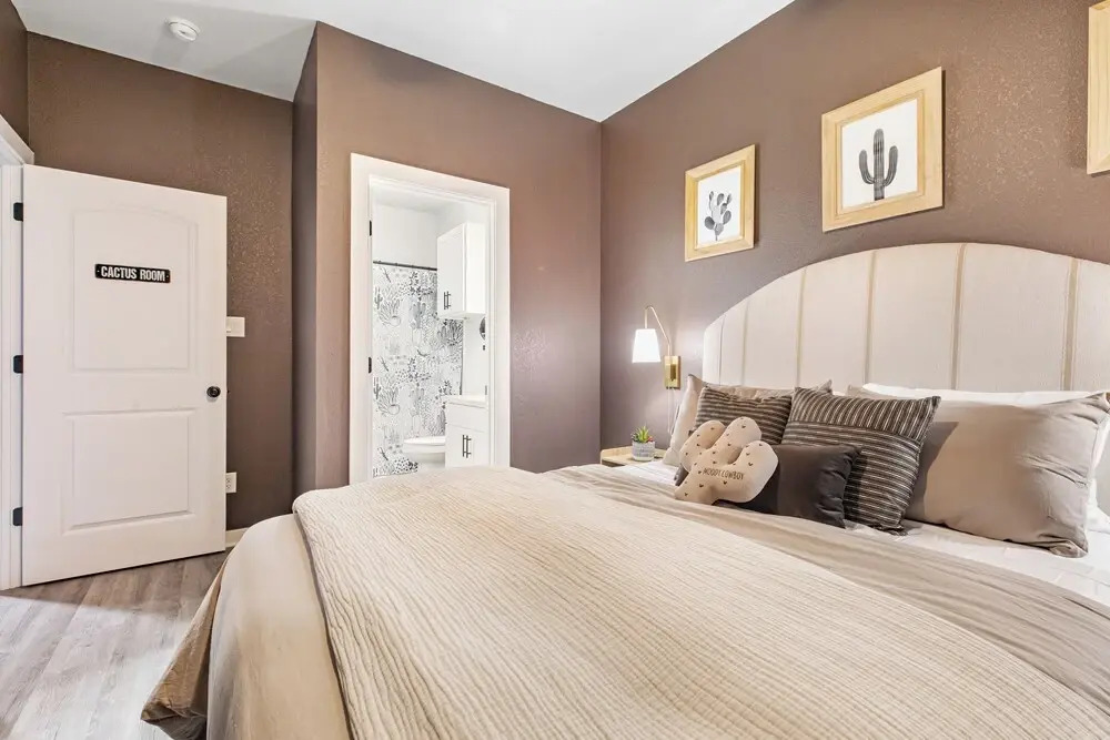 Modern 4BR Ensuite Townhome Near Texas A&M