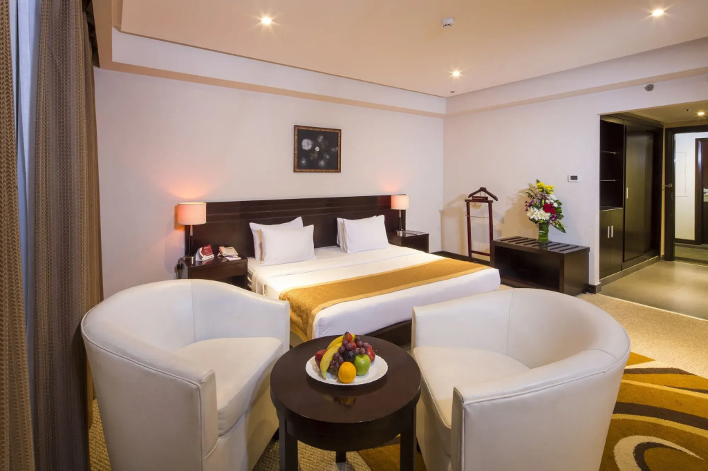 Monroe Hotel & Suites