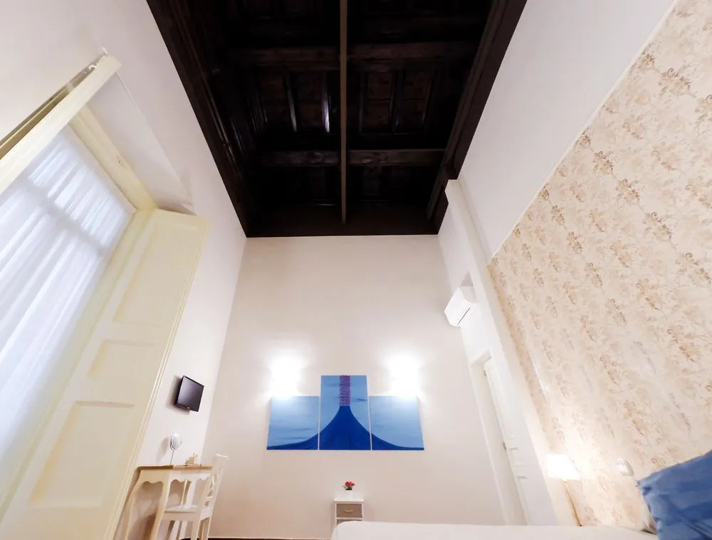 Domus Donnaregina Apartments