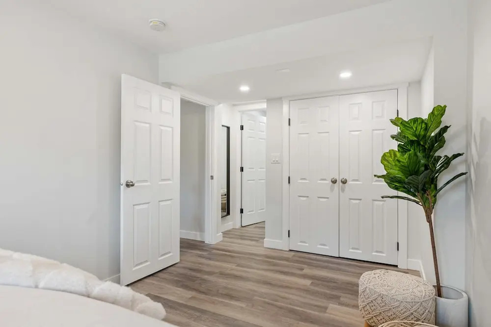 NEW Near Golf Yoga Classes Private Suite Wine