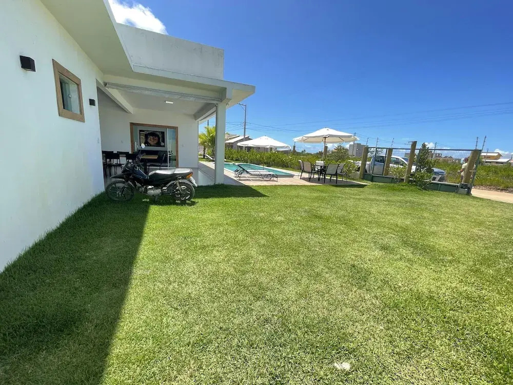 Casa COMPLETA com Piscina 1 Min da Praia
