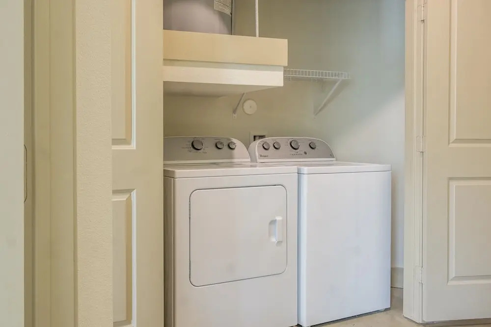 Bright Apartments by Frontdesk