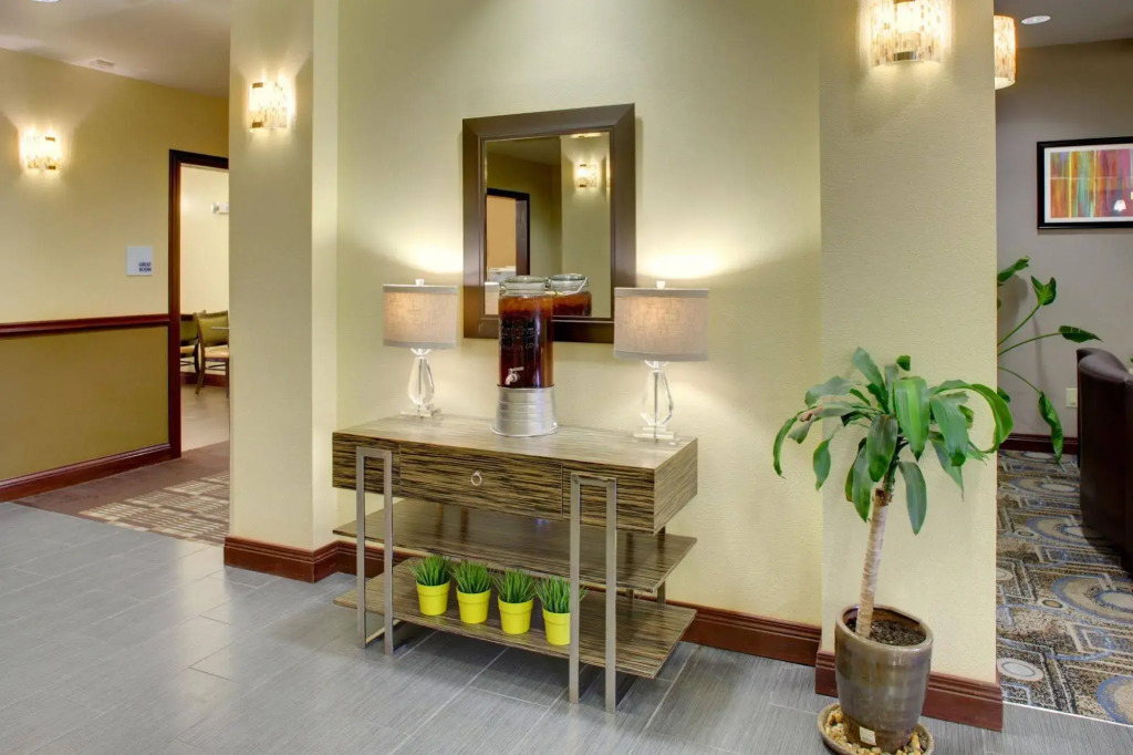 Holiday Inn Express & Suites Cross Lanes by IHG
