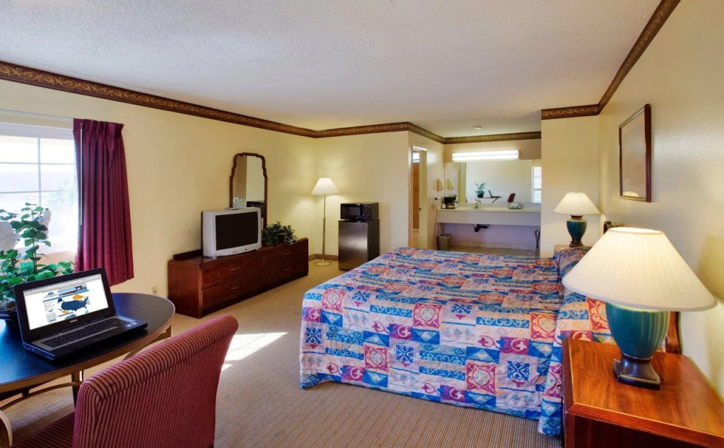 Anaheim Astoria Inn & Suites