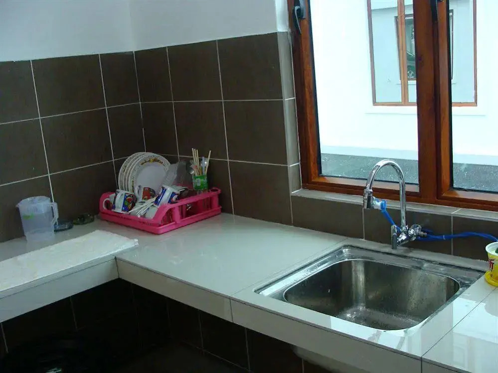 White House Homestay