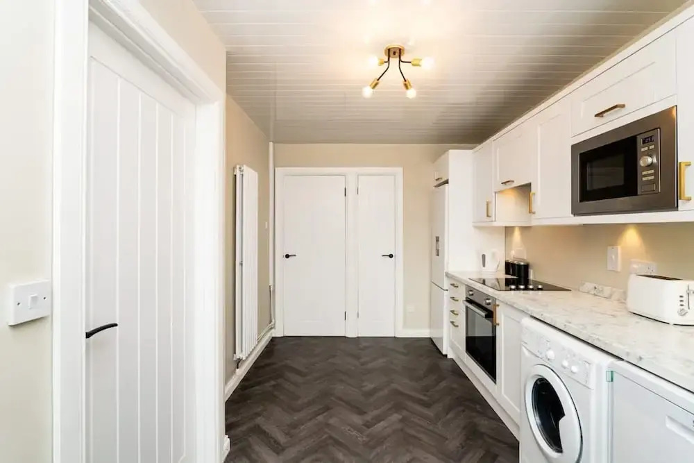 3 Bed House With Driveway
