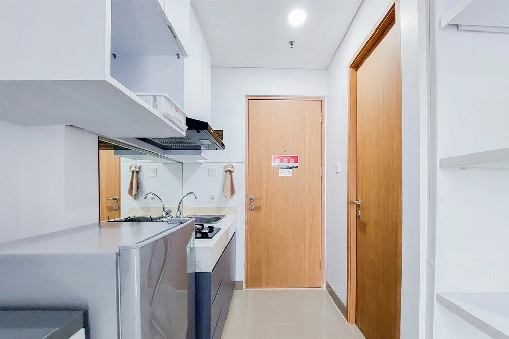 Good Deal and Simply Look Studio Apartment at B Residence By Travelio