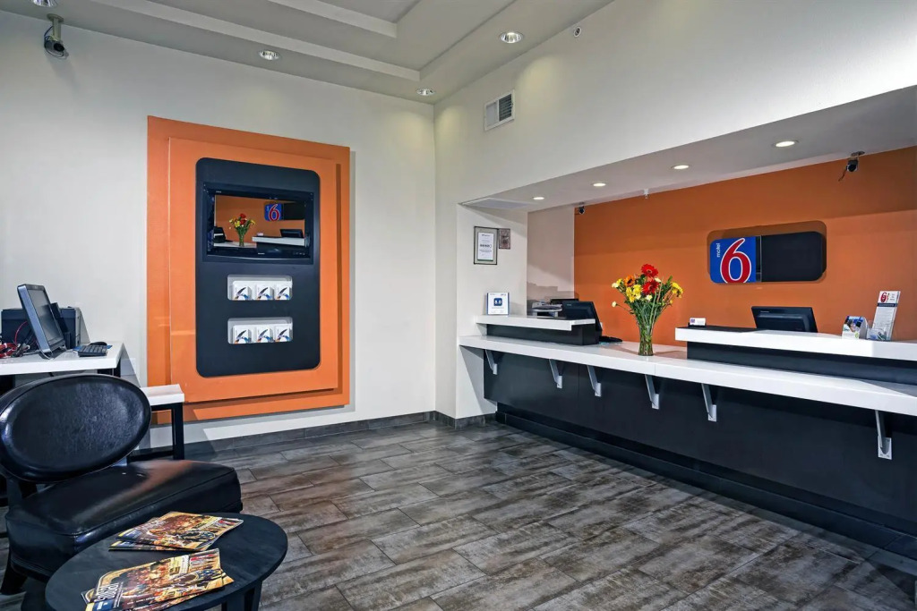 Motel 6 Newport Beach