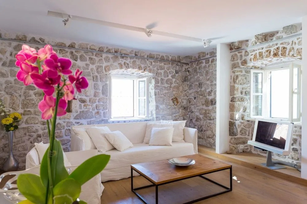 Hedera Estate, Hedera A6 - Breakfast Included