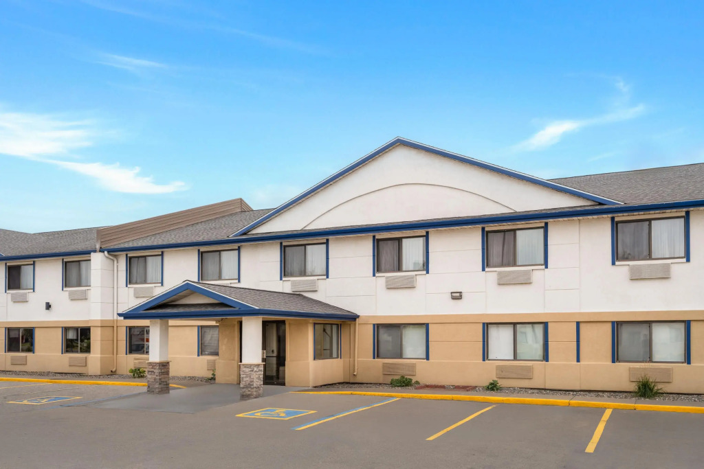 Travelodge by Wyndham Fargo