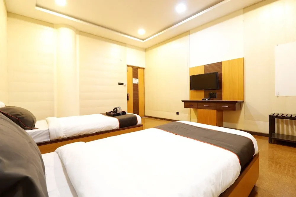Collection O 45418 Hotel Rahul Palace