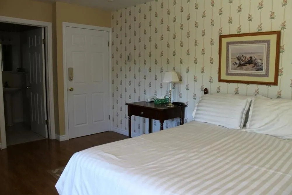 MacKenzie House Tourist Home B&B