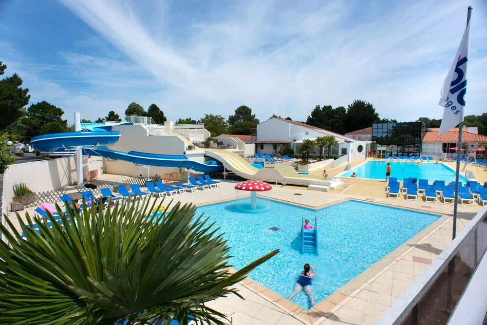 Bungalow With 3 Bedrooms in Saint-jean-de-monts, With Shared Pool and Furnished Garden - 2 km From the Beach