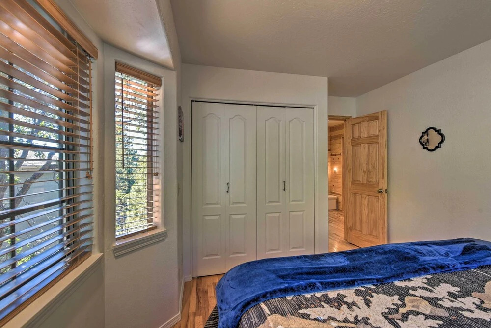 Flagstaff Home w/ On-site Trails, 3 Mi to Dtwn!
