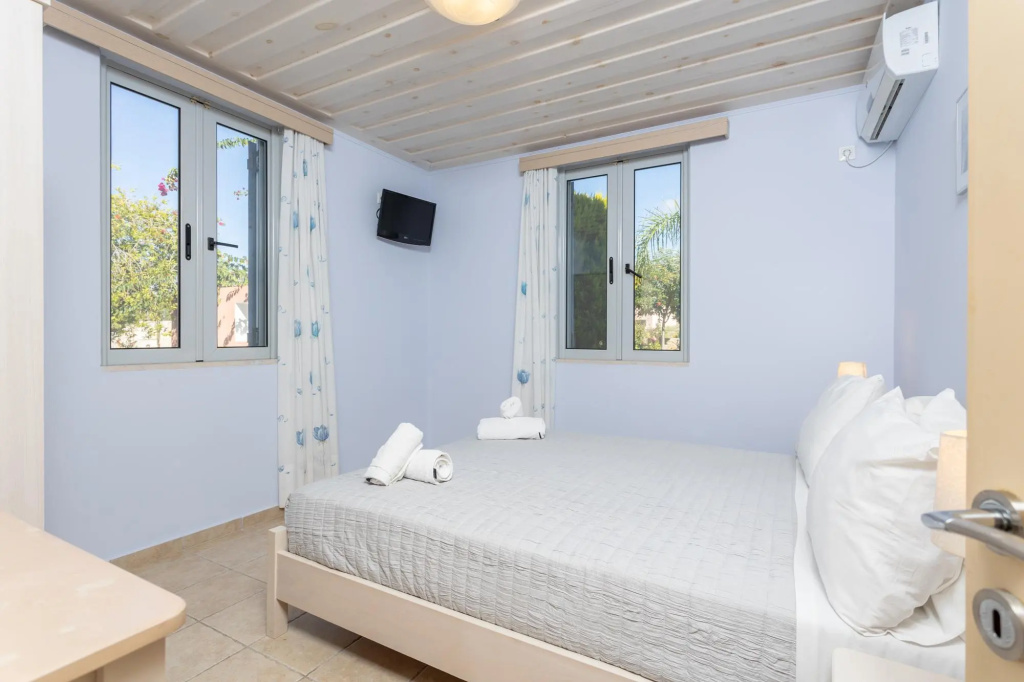 Nafsika Beach House Large Private Pool Walk to Beach Sea Views A C Wifi Car Not Required - 1880