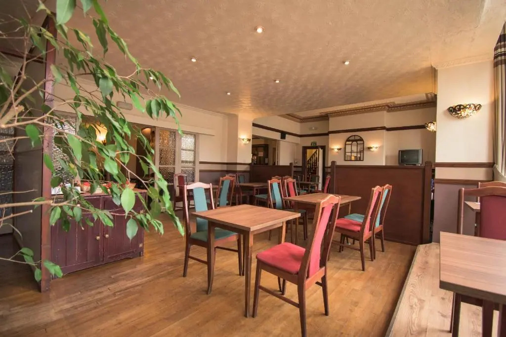Pinegrove Hotel