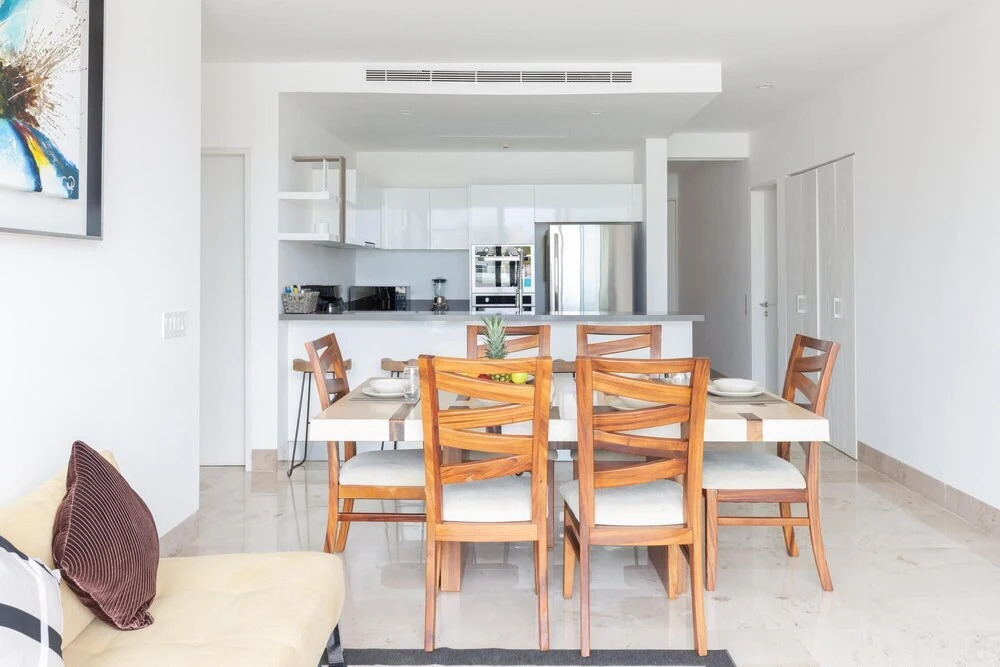 Exclusive 2 Level PH 3 BR Private Pool Roof Wifi Stunning Amenities GYM