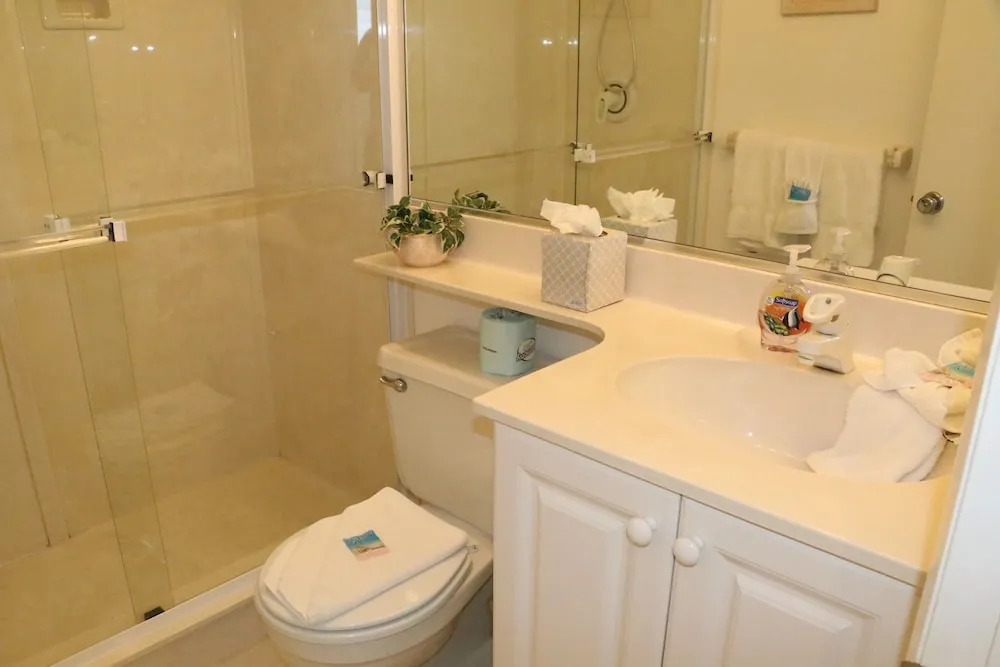 Jamaica Royale 805 Top Floor With Amazing Views! 2 Bedroom Condo