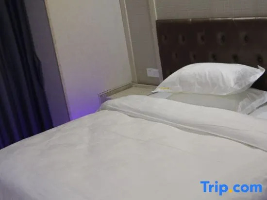 Yijia Hotel (Shanghai Jinshan New Town Wanda Plaza)