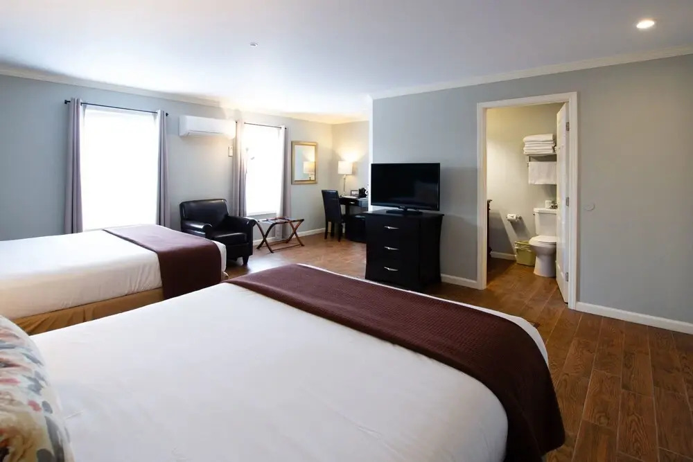 The Dahlonega Square Hotel