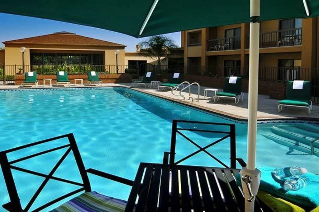 Courtyard by Marriott Fresno