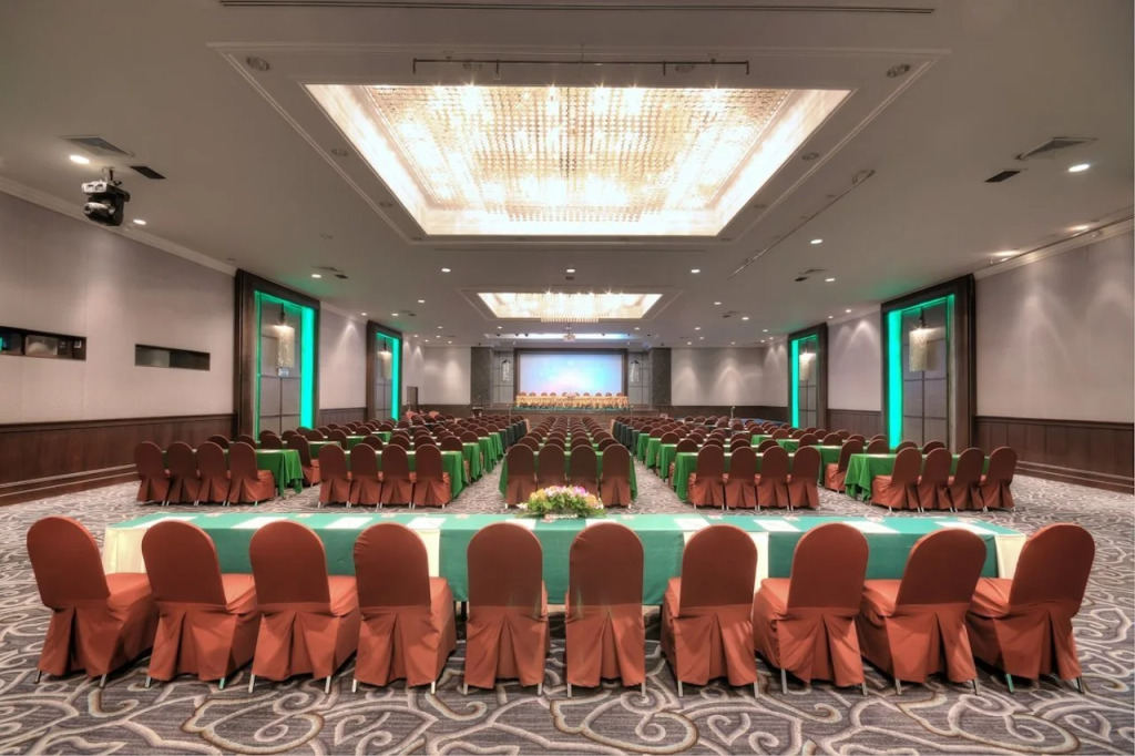 Narai Hotel (SHA Extra Plus)