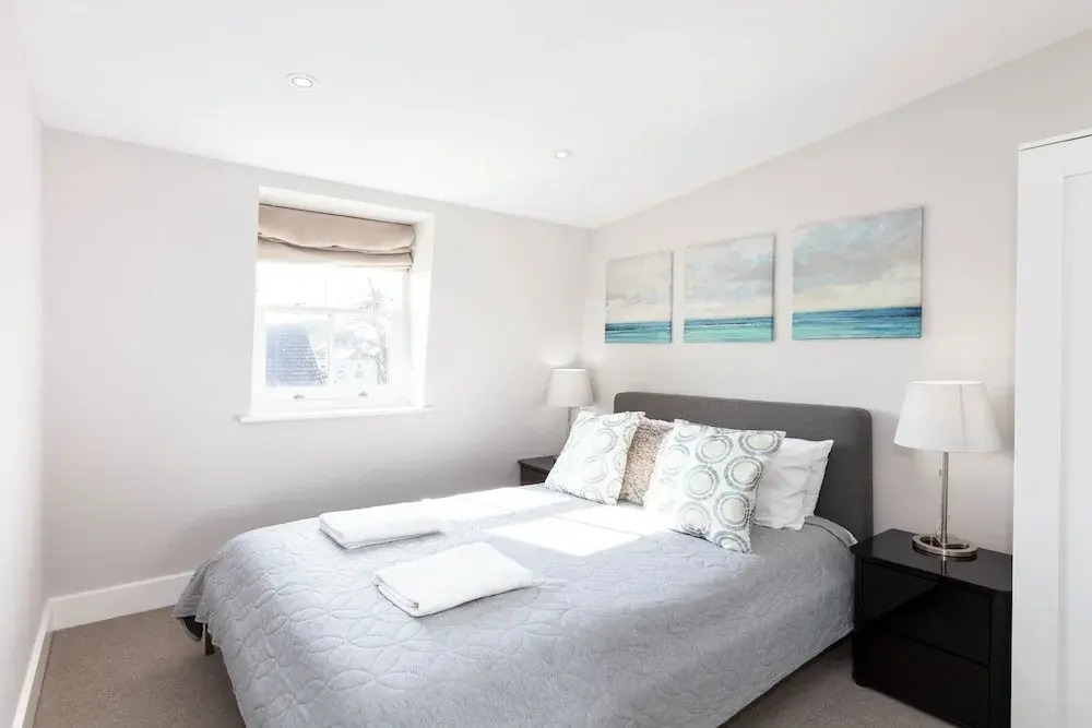 Luxurious Central Windsor Town House