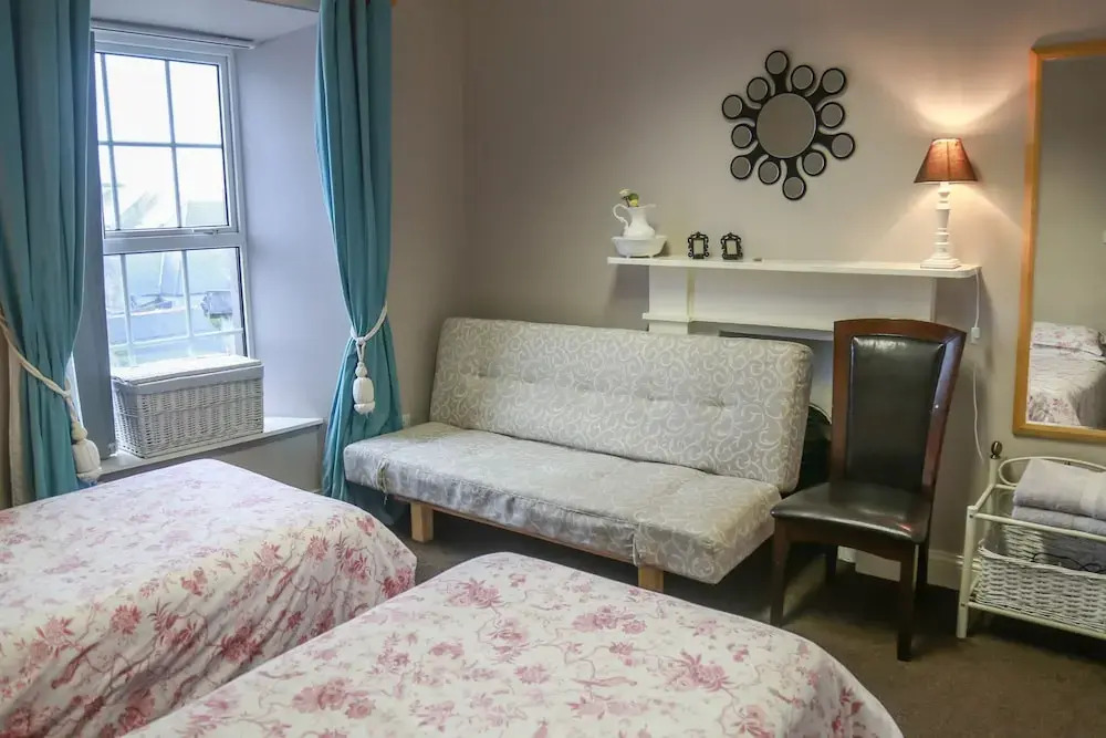 The Silver Teal Apt