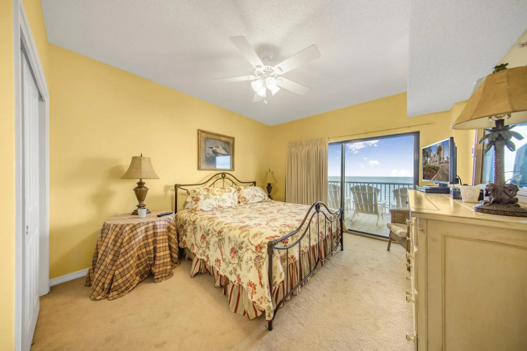 Beachfront condo with wraparound balcony & pools