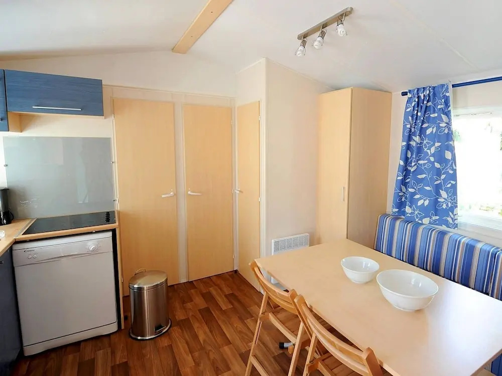 Cozy Mobile Home With AC in Quaint, and Green Camargue