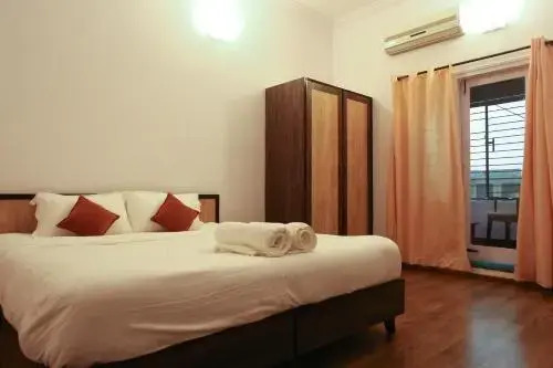 Locul Uptown - Near Bangalore Palace Grounds