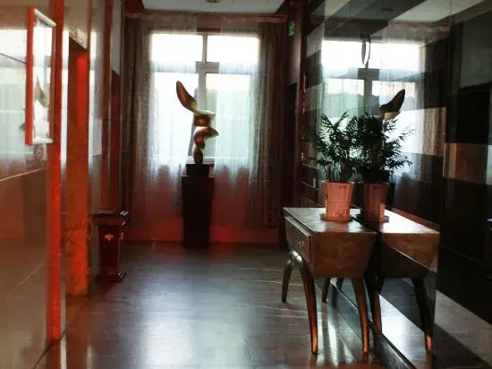 Hujing Business Hotel