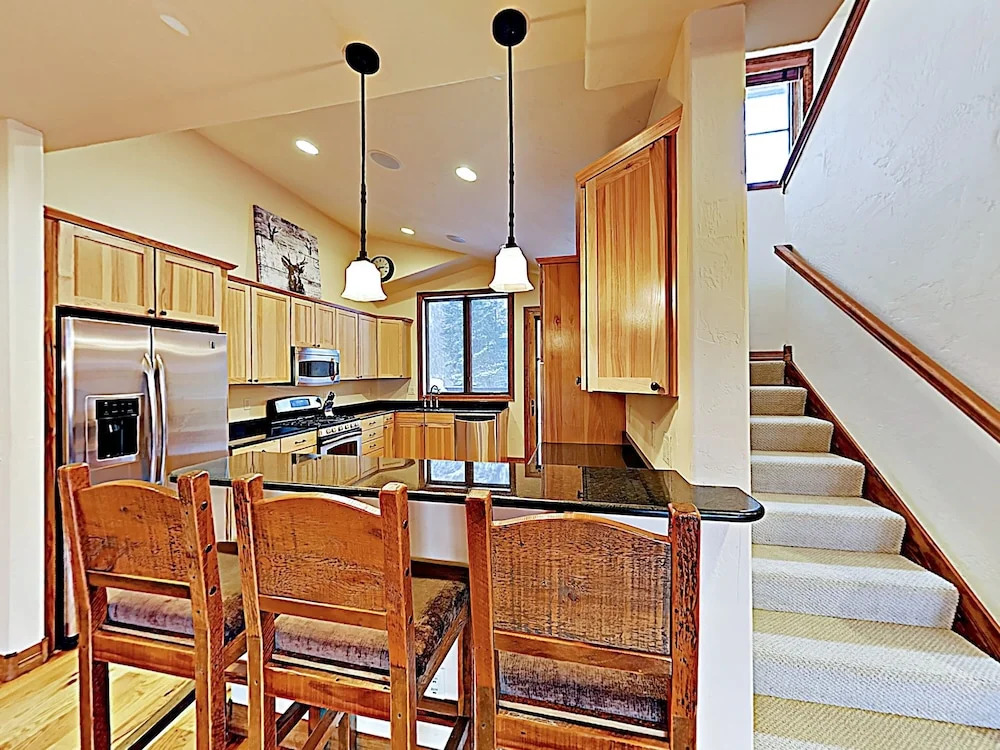 New Listing! Huge Townhome W/ Private Garage 4 Bedroom Townhouse