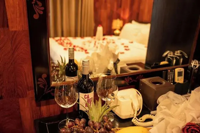 Halong Crown Legend Cruise