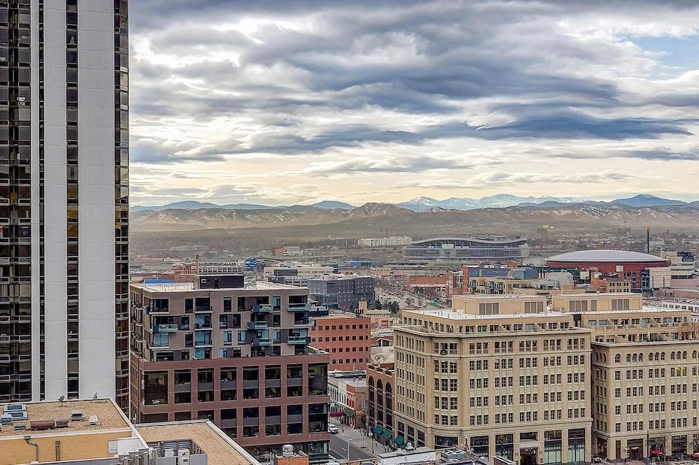 Beautiful City Views in the Center of Everything!