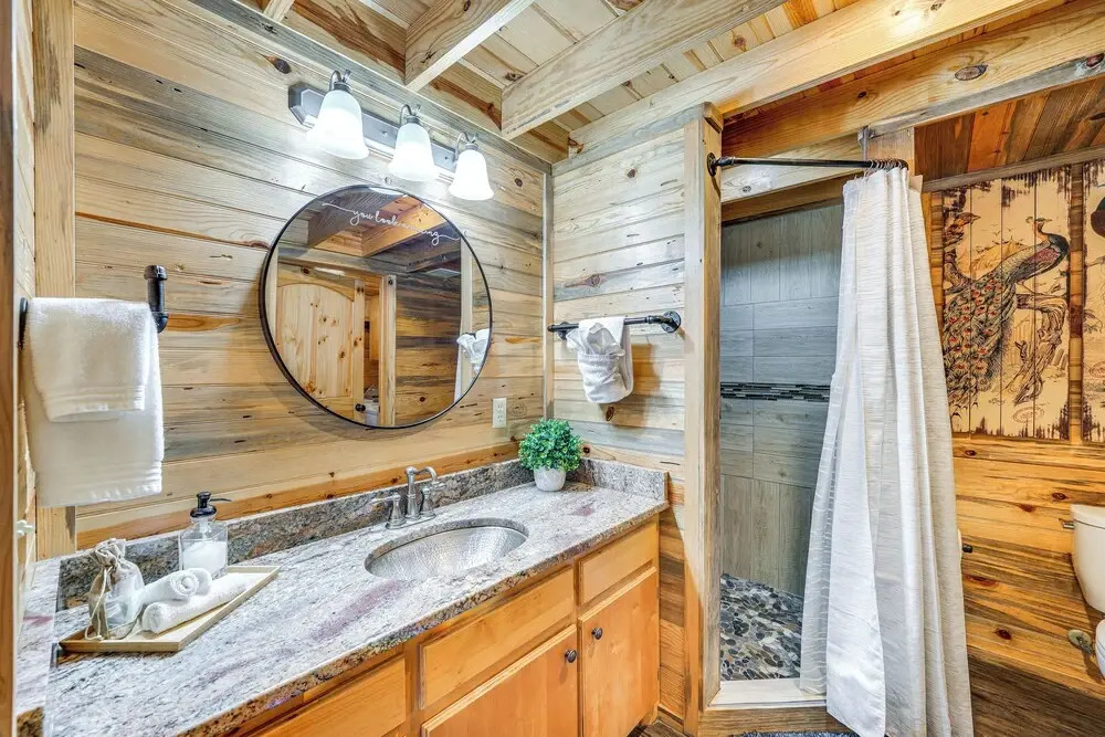 Hot Tub & Fire Pit: Cozy Cabin in Broken Bow!
