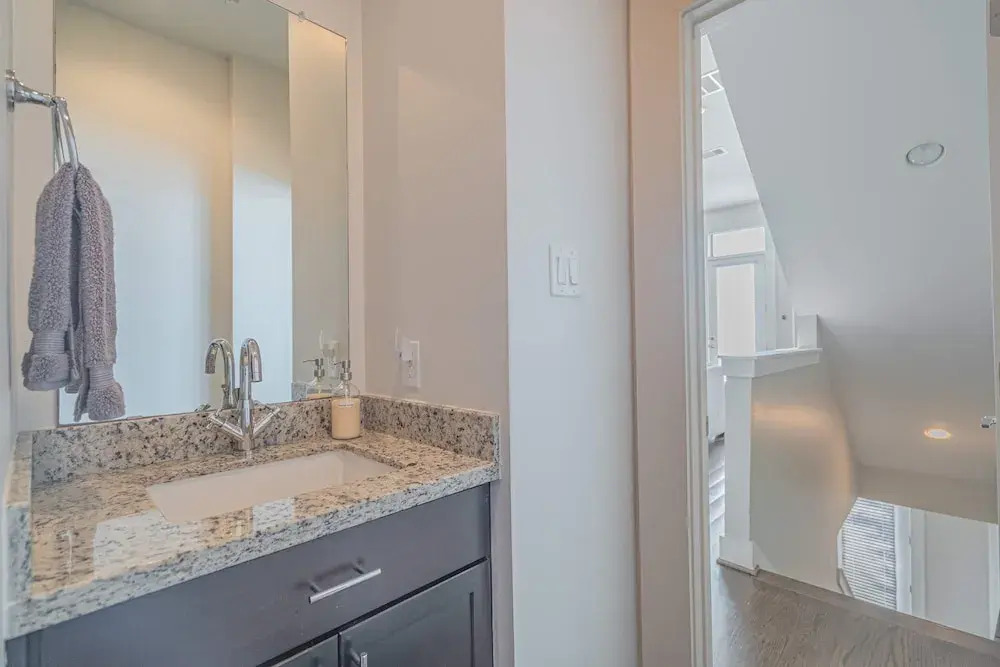 3BD HTX Luxe Home Fast Wi-fi Garage Location