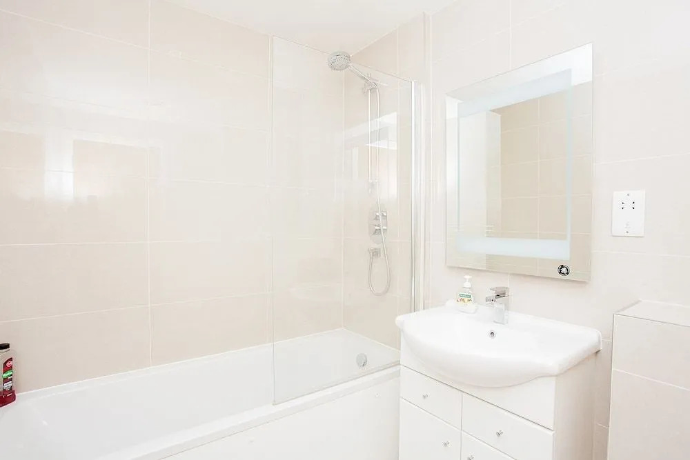Modern 2 Bedroom Apartment