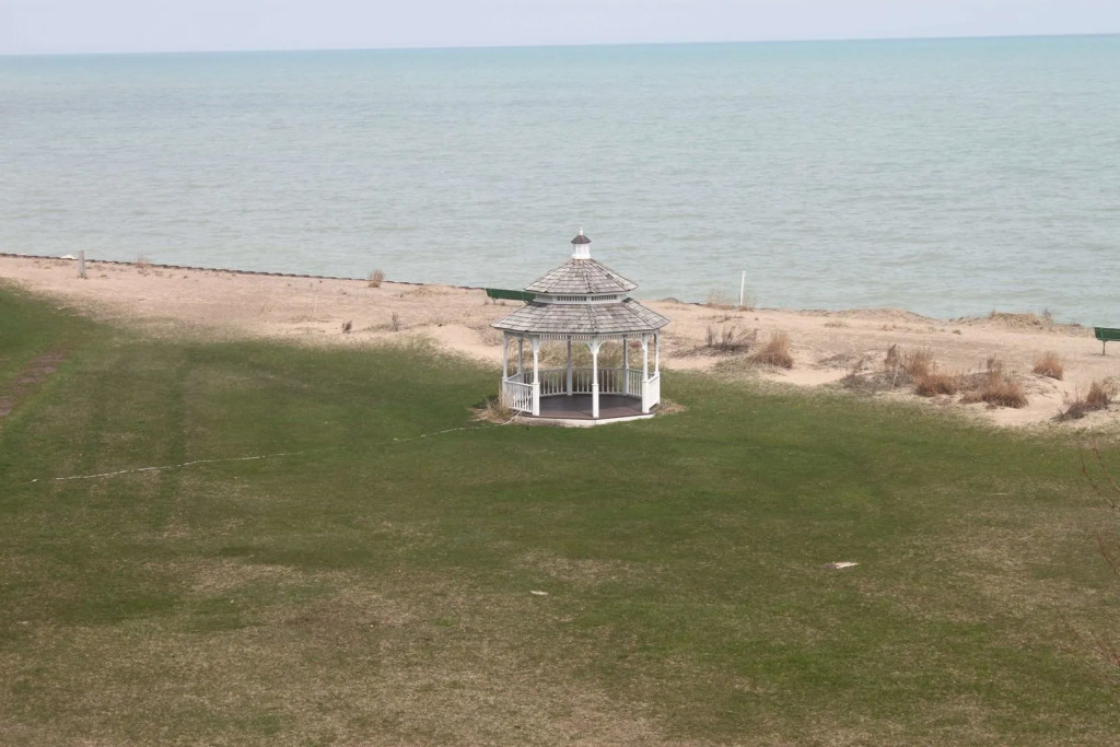 Illinois Beach Hotel