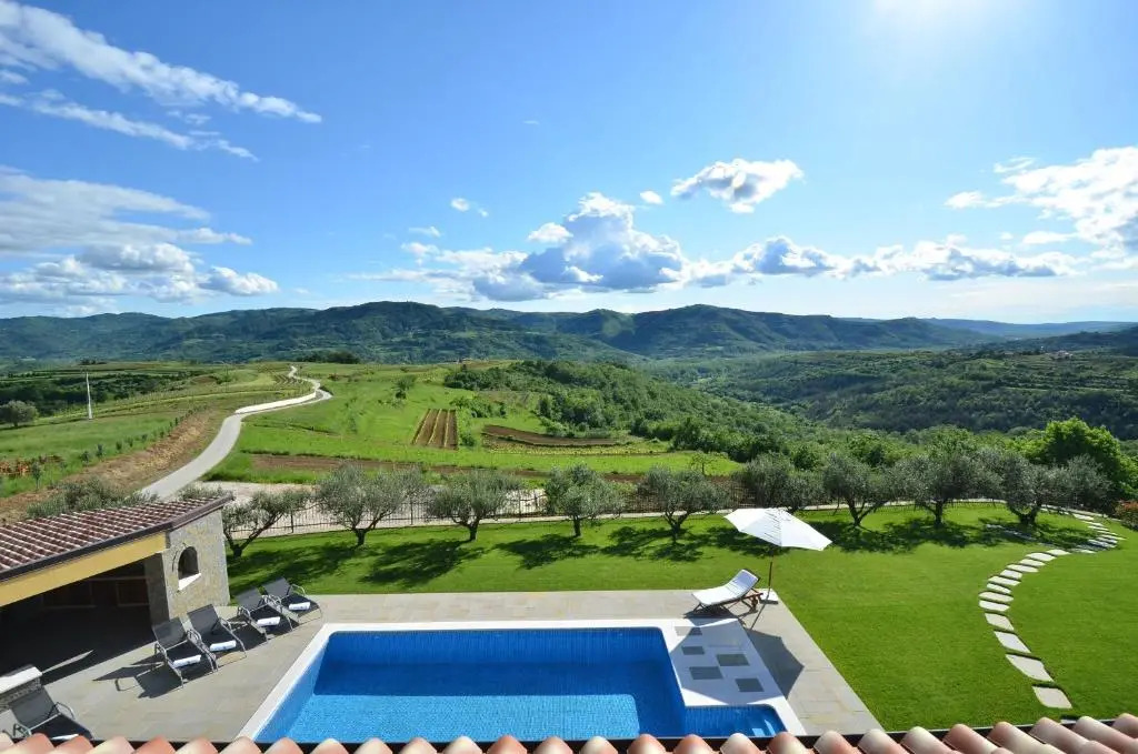 Luxury Villa Maslina with private pool & jacuzzi