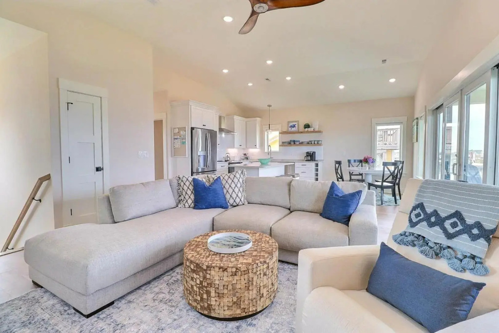 4071 Masterpiece 3 Min Walk to Beach