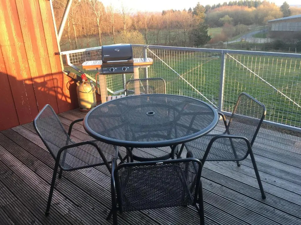 Studio - grosses Wohn-Schlafzimmer - Dachterrasse - Kamin - Küche - Hohes Venn - Monschau - Eifel - Hunde willkommen beim Hof Vierzehnender
