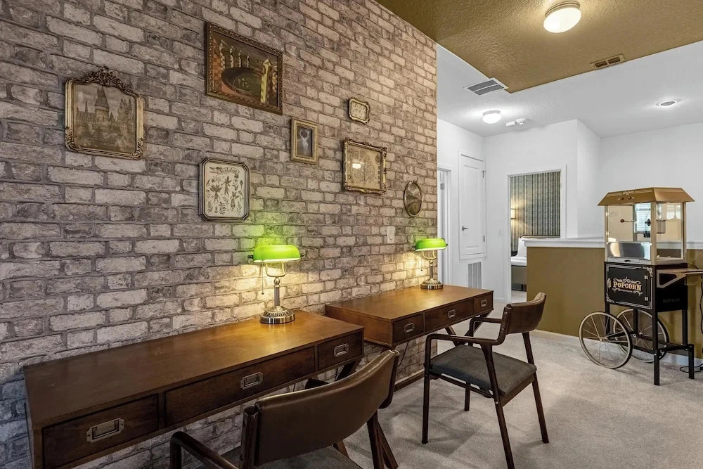 Upstay - Lively Mansion w Pool, Theater, Games