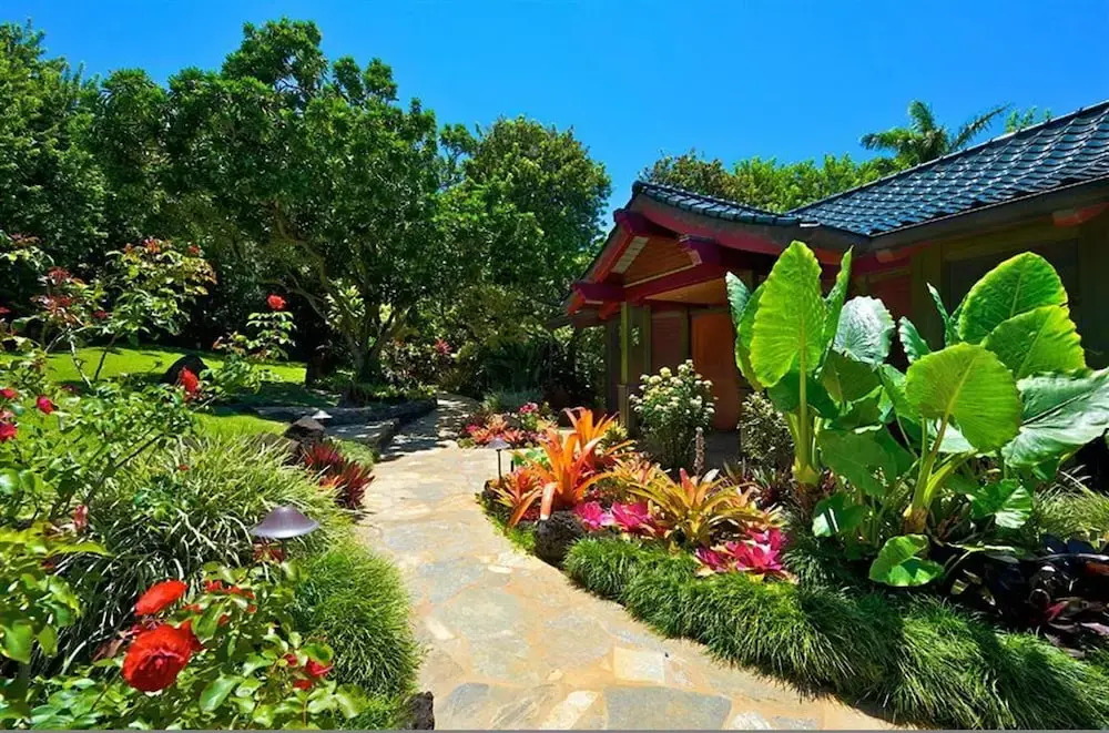 Sea Song in Kilauea With 4 Bedrooms and 6 Bathrooms
