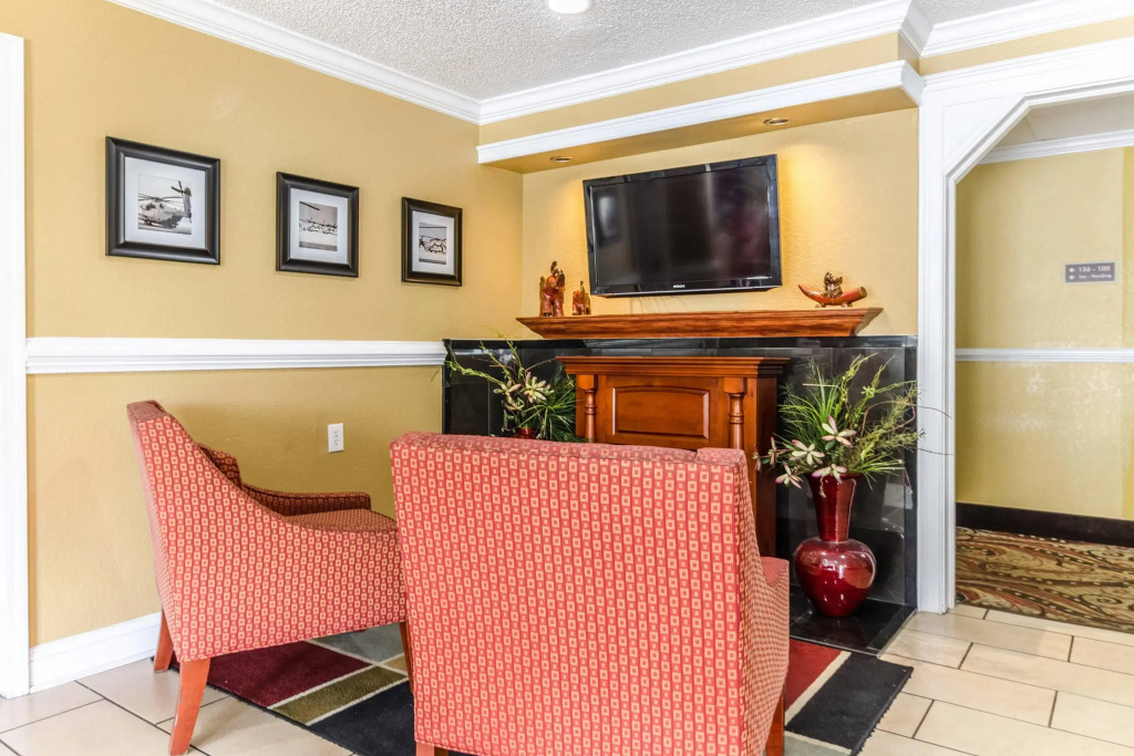 Rodeway Inn & Suites Jacksonville near Camp Lejeune