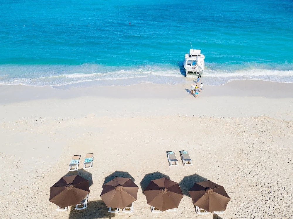 Seascape Grace Bay Hotel & Townhome Villas