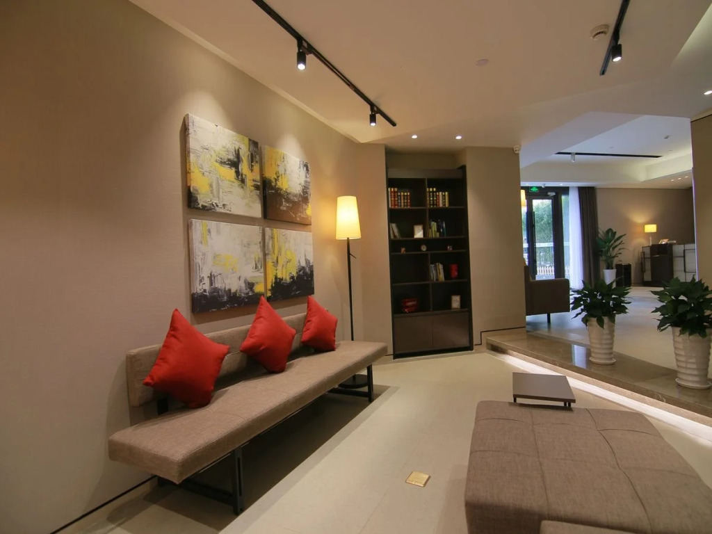 Home Inn Plus Shanghai West Yan'An Road